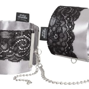 Handfessel „Play Nice Satin & Lace Wrist Cuffs“, verstellbar